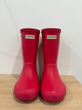 Hunter Kids Vibrant Pink Rubber Rain Boots with Logo